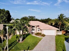 13620 Folkestone Ct in Wellington, FL - Building Photo