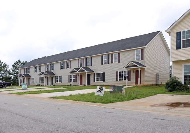 Viewpoint Villas - Townhomes in Jackson, GA - Building Photo - Building Photo