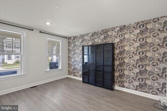 7528 Zoe Ln in Laurel, MD - Foto de edificio - Building Photo