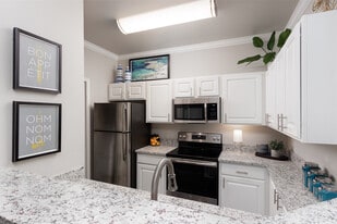 Creekside 121 Apartments in Carrollton, TX - Building Photo