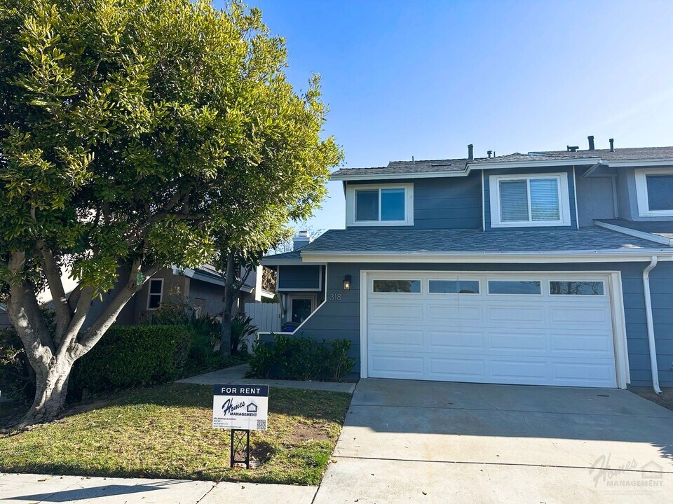 318 Rolling Hills Ln in San Marcos, CA - Building Photo