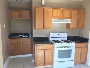 292 Villa St-Unit -5 in Elgin, IL - Building Photo - Building Photo