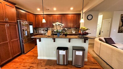 14600 19th Ave W in Lynnwood, WA - Foto de edificio - Building Photo