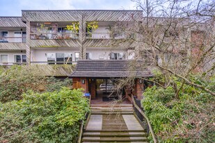Landmark Gardens in Vancouver, BC - Building Photo