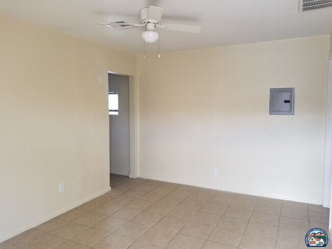 702 Adams Ave in El Centro, CA - Building Photo - Building Photo