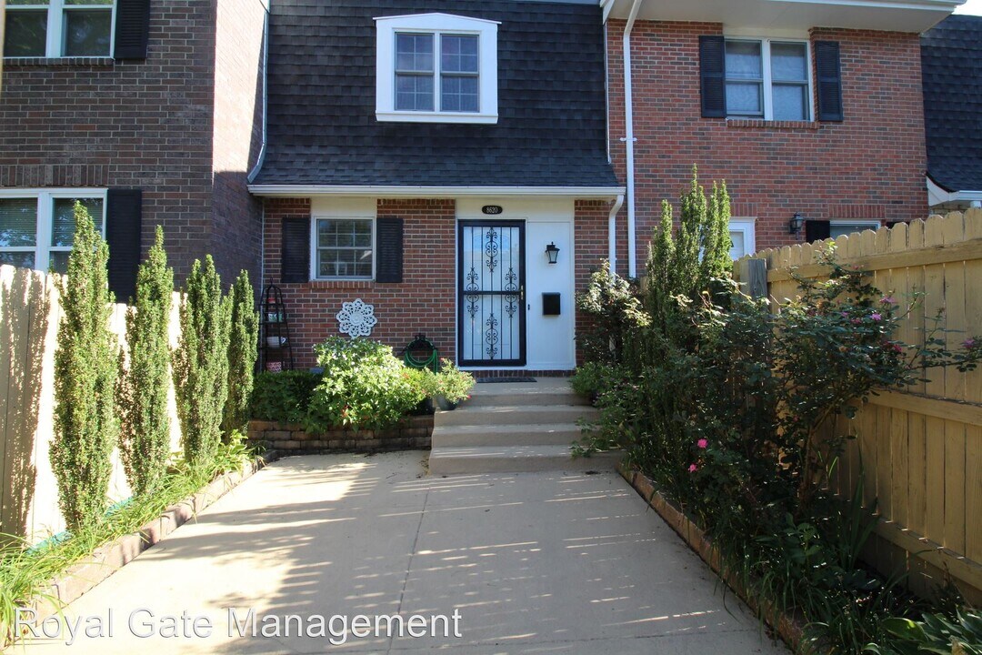 8620 W 84th St Photo