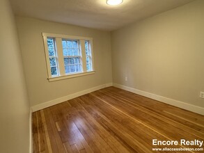 27 Gibson St, Unit #38 - 5D in Cambridge, MA - Building Photo - Building Photo