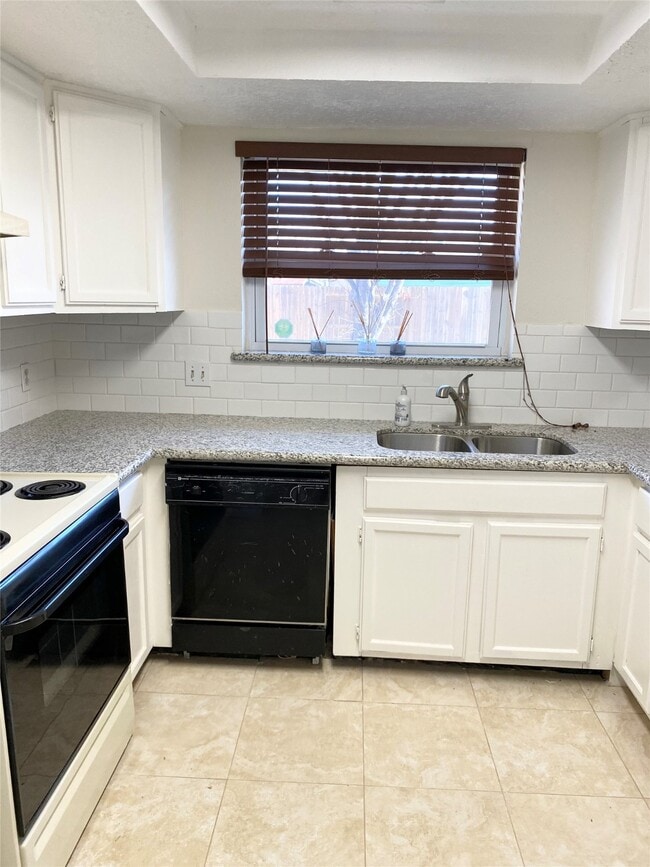 10431 Town Square Rd in Sugar Land, TX - Building Photo - Building Photo