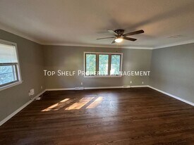 3935 Oakshire Rd in Des Moines, IA - Building Photo