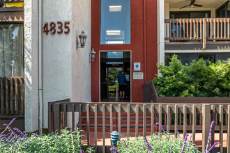 Parkview Plaza in Long Beach, CA - Building Photo - Building Photo