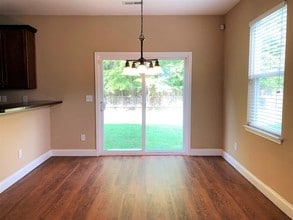 8824 Shadowglen Dr in North Charleston, SC - Foto de edificio - Building Photo