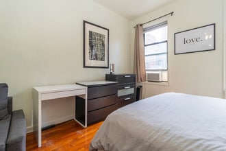 300 E 82nd St, Unit SI ID1032021P in New York, NY - Building Photo - Building Photo