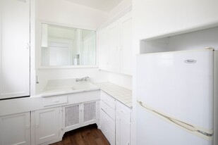 Windsor Apartments in San Diego, CA - Building Photo - Interior Photo