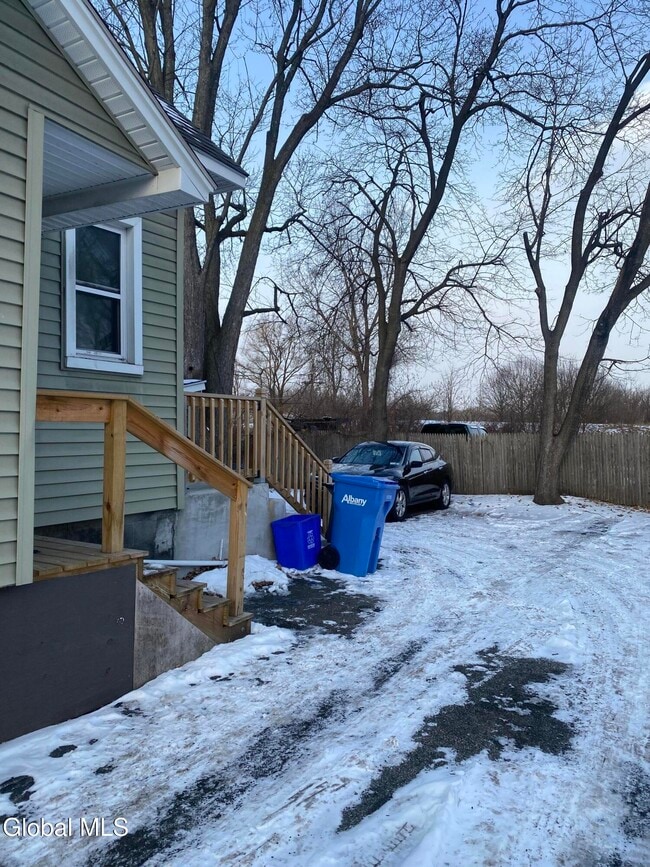 18 Lily St in Albany, NY - Building Photo - Building Photo
