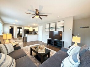 925 Woody Hills Dr in Clarksville, TN - Building Photo - Building Photo