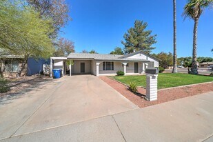 5945 S Palm Dr in Tempe, AZ - Building Photo