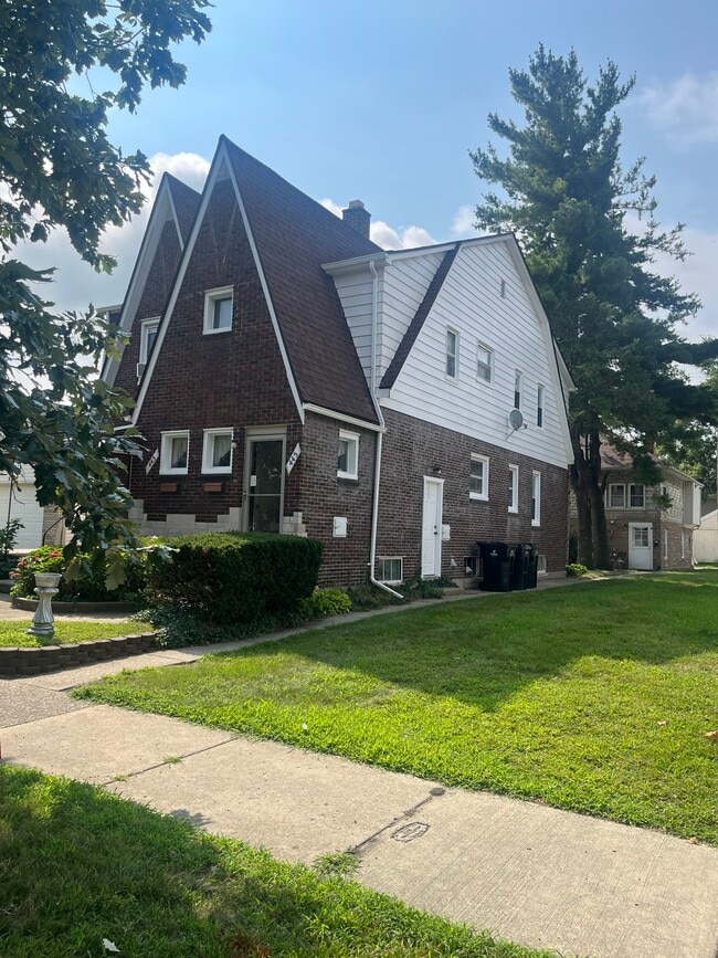 443 Elm St, Unit 443 Elm St