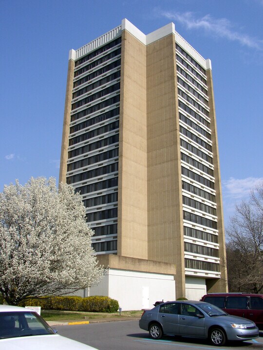 River View Tower in Chattanooga, TN - Building Photo