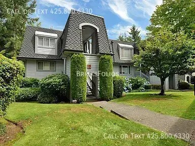 9912 NE 142nd Pl in Kirkland, WA - Building Photo