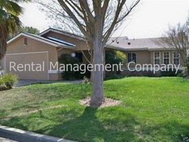 5147 W Wathen Ave in Fresno, CA - Building Photo