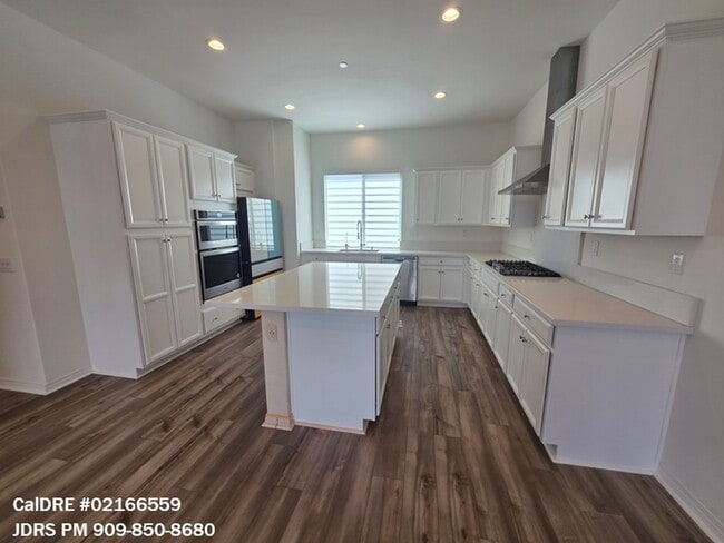 120 Rondo in Irvine, CA - Building Photo - Building Photo