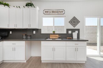 9819 Krista Vineyard Way-Unit -A in Bakersfield, CA - Building Photo - Building Photo