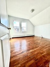 1040 McBride St in Far Rockaway, NY - Foto de edificio - Building Photo