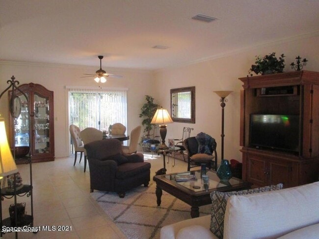 630 Cedar Side Cir NE in Palm Bay, FL - Foto de edificio - Building Photo