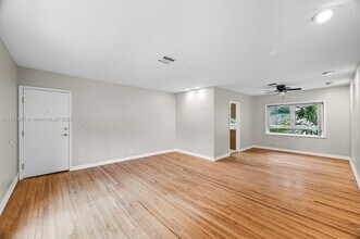7636 SW 56th Ave in Miami, FL - Building Photo - Building Photo