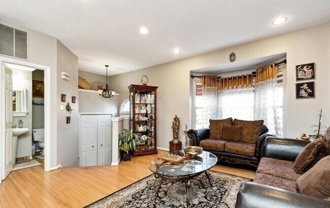 property at 47603 Comer Sq