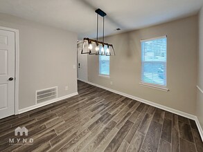 528 Crestridge Ct in Stone Mountain, GA - Building Photo - Building Photo