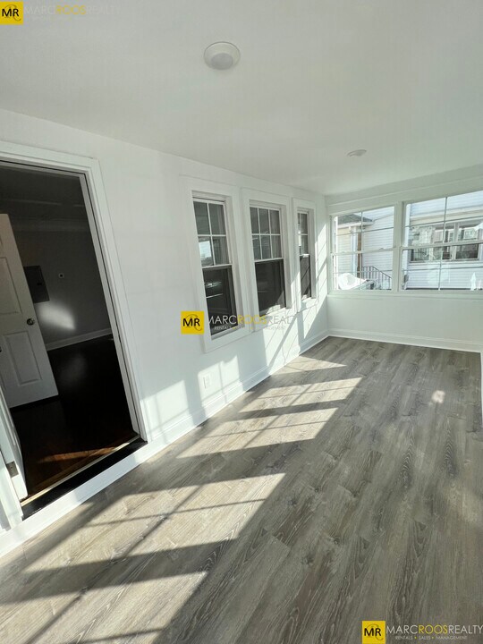 10 Lawrence St, Unit 12 in Watertown, MA - Building Photo