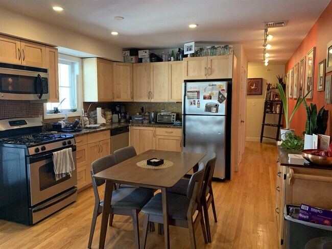 11 Everett Ave, Unit 2