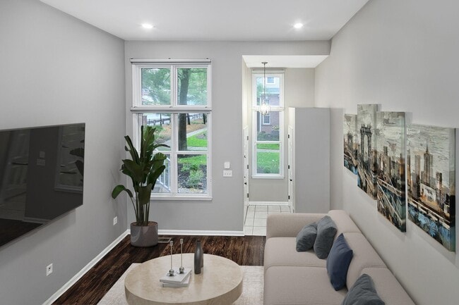 property at 276 Roslyn Ct