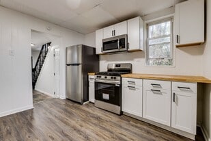 955 E Warrington Ave in Pittsburgh, PA - Building Photo