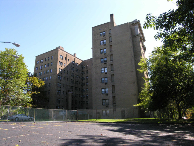 University Tower Senior Apartments in Cleveland, OH - Building Photo - Building Photo