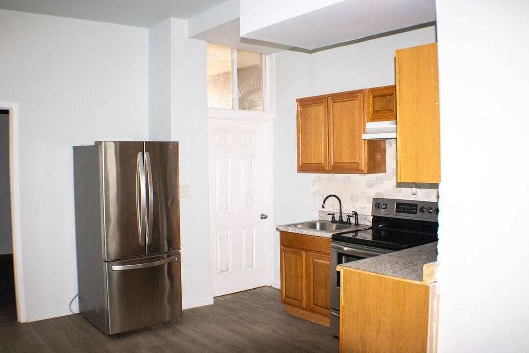 112 W Coal St in Shenandoah, PA - Building Photo