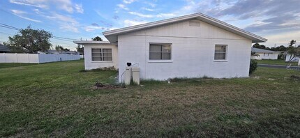 1740 Elinor Pl, Unit 1 in Englewood, FL - Building Photo - Building Photo