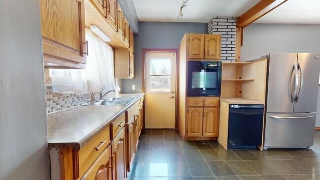 3 Bedroom, 2 Bathroom Home – $2,225/month  in Sault Ste Marie, ON - Building Photo - Building Photo