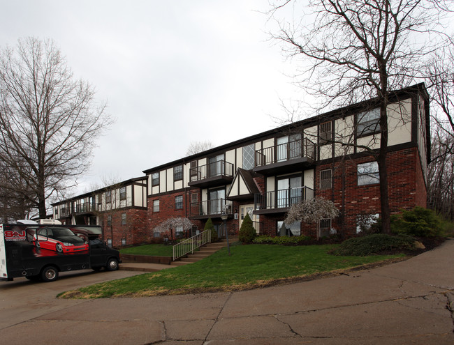 River Knolls Apartments in Munroe Falls, OH - Foto de edificio - Building Photo