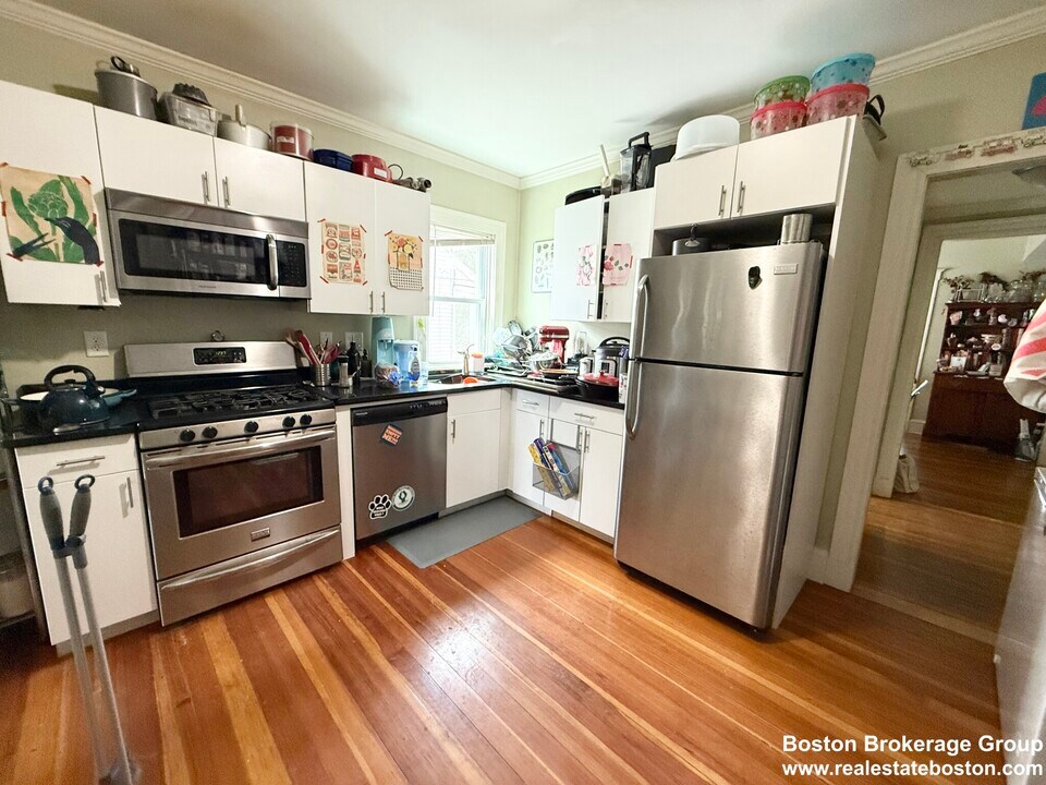 81 Florence St, Unit 1 in Boston, MA - Building Photo