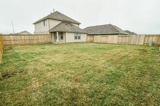 902 Ember Wood Ct in La Marque, TX - Building Photo - Building Photo