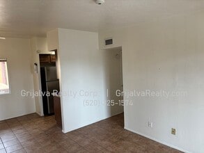 1810 E Blacklidge Dr in Tucson, AZ - Building Photo - Building Photo