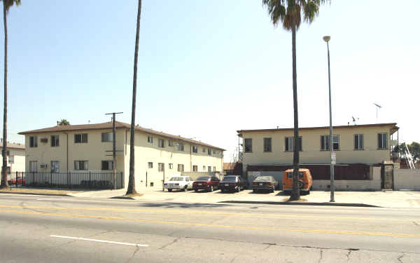 442-446 W 93rd St in Los Angeles, CA - Building Photo