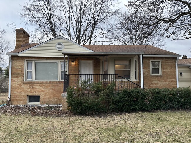 property at 83 S Lynhurst Dr