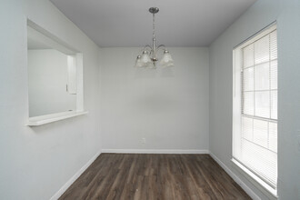 The Luke Apartments in McAllen, TX - Building Photo - Interior Photo