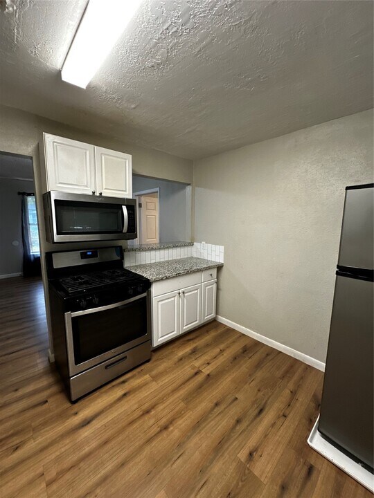 7339 Eisenhower Rd in Houston, TX - Foto de edificio