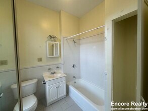 393 Commonwealth Ave, Unit 3 in Boston, MA - Building Photo - Building Photo