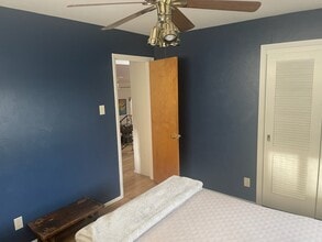 1316 Arizona St NE, Unit Corner Bedroom in Albuquerque, NM - Building Photo - Building Photo