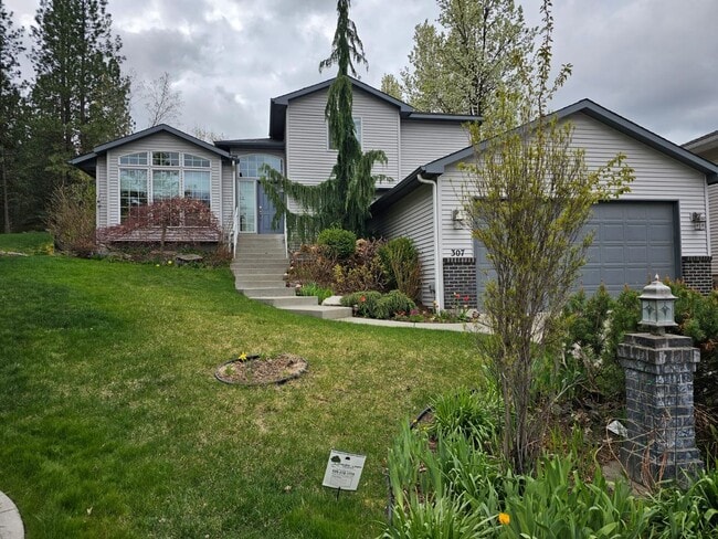property at 307 W Auburn Crest Ct